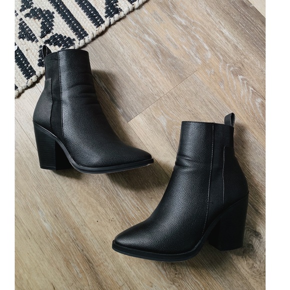 Nasty Gal Shoes - Elastic panel pointed black boots